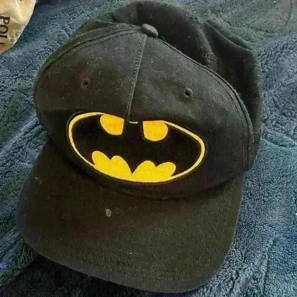 Batman hat youth. Good condition.